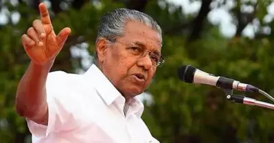 ഇടയ്ക്കിടയ്ക്ക് മാറ്റിപ്പറയുന്ന സ്വഭാവം ഞങ്ങള്‍ക്കില്ല; കേരളത്തില്‍ എല്ലാവര്‍ക്കും വാക്‌സിന്‍ സൗജന്യമാണെന്ന് ആവര്‍ത്തിച്ച് മുഖ്യമന്ത്രി