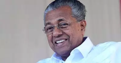 സത്യപ്രതിജ്ഞ സെന്‍ട്രല്‍ സ്റ്റേഡിയത്തില്‍ തന്നെ; ആളുകളുടെ എണ്ണം കുറയ്ക്കും