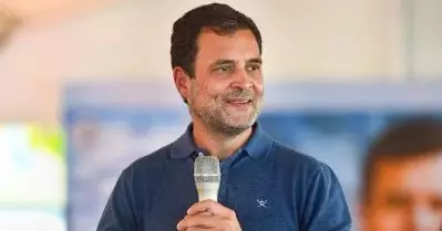 പൊതുഗതാഗതത്തിനായുള്ള നീണ്ടവരിക്ക് കാരണം കൊവിഡ് നിയന്ത്രണങ്ങളല്ല; കാരണമറിയാന്‍ നാട്ടിലെ പെട്രോള്‍- ഡീസല്‍ വില നോക്കിയാല്‍ മതി: രാഹുല്‍ ഗാന്ധി