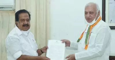 കൊവിഡ് സാഹചര്യം; രമേശ് ചെന്നിത്തല ഗവര്‍ണറെ കണ്ടു