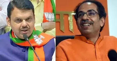 ഇത് മൂന്ന് പാര്‍ട്ടികള്‍ ഭരിക്കുന്ന സര്‍ക്കാരാണ്, അദ്ദേഹം നാലാമത്തെ പാര്‍ട്ടിയെ പ്രതിനിധീകരിക്കുന്നു; ഫഡ്‌നാവിസിനെ മുഖാമുഖം കണ്ട ഉദ്ദവ് താക്കറെ
