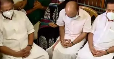 ആ മാതാപിതാക്കളുടെ കണ്ണീരും വേദനയും കണ്ടുനില്‍ക്കാനാവുന്നില്ല; മന്‍സൂറിന്റെ വീട് സന്ദര്‍ശിച്ച് യു.ഡി.എഫ് നേതാക്കള്‍