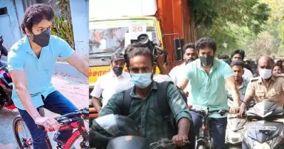 വീട് അടുത്തായതിനാലാണ് സൈക്കിളില്‍ വന്നത്, മറ്റു ലക്ഷ്യങ്ങളില്ലെന്ന് വിജയ്‌യുടെ പി.ആര്‍ മാനേജര്‍