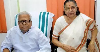 പോസ്റ്റല്‍ വോട്ടുമില്ല; വി.എസ് അച്യുതാനന്ദനും ഭാര്യ വസുമതിയ്ക്കും വോട്ട് ചെയ്യാനായില്ല