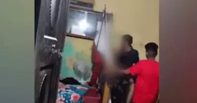 ഓട്ടിസം ബാധിച്ച കുട്ടിയെ തലകുത്തി നിര്‍ത്തിയും ചവിട്ടിയും മര്‍ദ്ദിച്ച് അച്ഛന്‍; അറസ്റ്റിലായത് അമ്മ വീഡിയോ പുറത്തുവിട്ടതിന് പിന്നാലെ