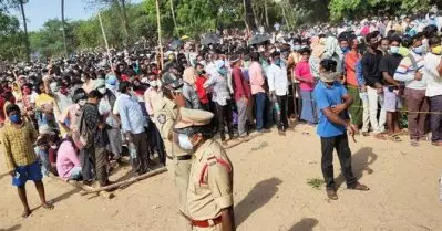 കൊവിഡിനുള്ള ‘അത്ഭുത’ മരുന്നെന്ന പേരില്‍ ആയുര്‍വേദ മരുന്നിന്റെ വിതരണം; പരിശോധനയ്ക്ക് ഐ.സി.എം.ആറിന് അയക്കാന്‍ ആന്ധ്രാ സര്‍ക്കാര്‍