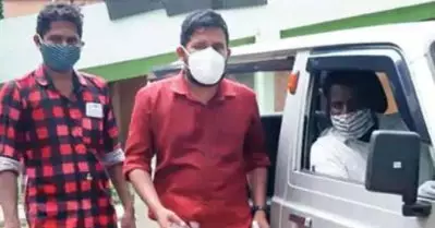 കൊവിഡ് ബാധിച്ച ബി.ജെ.പി പ്രവര്‍ത്തകന്‍ ബോധരഹിതനായി വീട്ടില്‍, ആംബുലന്‍സ് എത്താന്‍ വൈകി; ആശുപത്രിയിലെത്തിച്ച് ഡി.വൈ.എഫ്.ഐ പ്രവര്‍ത്തകര്‍