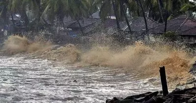 പൂന്തുറയില്‍ ബോട്ടുകള്‍ അപകടത്തില്‍പ്പെട്ടു; അഞ്ച് പേര്‍ രക്ഷപ്പെട്ടു, ഒരാള്‍ക്കായി തെരച്ചില്‍