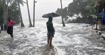 സംസ്ഥാനത്തെ തീരപ്രദേശങ്ങളില്‍ കടലാക്രമണം ശക്തം; വന്‍ നാശനഷ്ടം