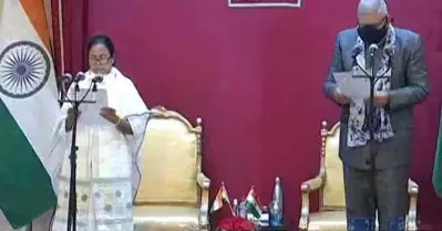മൂന്നാം തവണയും ബംഗാള്‍ ഭരിക്കാന്‍ മമത; സത്യപ്രതിജ്ഞ ചെയ്തു