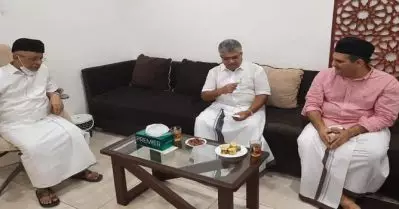 ഫലം പുറത്തുവന്നപ്പോള്‍ ലീഗ് എങ്ങനെ വര്‍ഗീയമായി; തെരഞ്ഞെടുപ്പിന് മുമ്പ് പാണക്കാട് പോയ കെമാല്‍ പാഷയുടെ ചിത്രങ്ങള്‍ ചര്‍ച്ചയാക്കി സോഷ്യല്‍ മീഡിയ