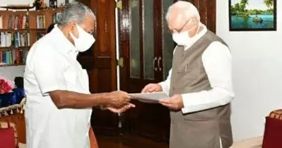 അഞ്ച് വര്‍ഷം ജനങ്ങള്‍ ഏല്‍പ്പിച്ച ഉത്തരവാദിത്വം പൂര്‍ത്തിയാക്കി; മുഖ്യമന്ത്രി രാജി സമര്‍പ്പിച്ചു