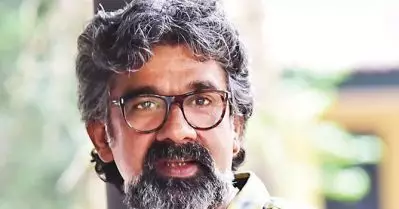 ദേവാസുരത്തിലെ ‘വന്ദേ മുകുന്ദ ഹരേ’ അങ്ങനെ കംപോസറെ കൊണ്ട് തന്നെ പാടിച്ചു; രഞ്ജിത്ത് പറയുന്നു