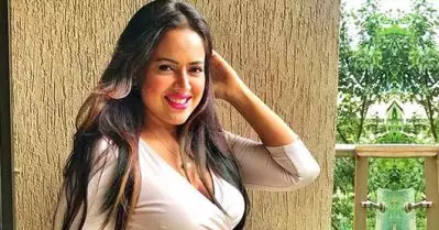 9 മാസം ഗര്‍ഭിണിയായിരുന്നപ്പോള്‍ ഭാരം 105 ലേക്കുയര്‍ന്നു; പ്രസവത്തിന് ശേഷം പോസ്റ്റ്പാര്‍ട്ടം ഡിപ്രഷനും, മനസ്സു തുറന്ന് സമീറ റെഡ്ഡി
