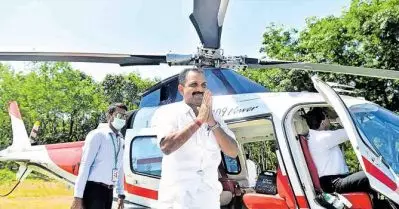 റോഡിലെ പരിശോധന ഒഴിവാക്കാന്‍ ഹെലികോപ്ടര്‍ ഉപയോഗിച്ച് സുരേന്ദ്രന്‍ പണം കടത്തി; ഗുരുതര ആരോപണങ്ങളുമായി മുഖ്യമന്ത്രിയ്ക്ക് പരാതി