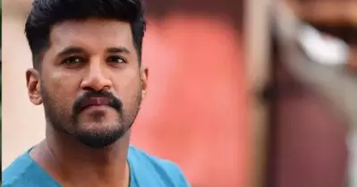 ആ പാട്ട് പാടിയപ്പോള്‍ റെക്കോഡിങ് വേളയില്‍ കണ്ണുനിറഞ്ഞു, ഇടവേളയെടുത്താണ് പൂര്‍ത്തിയാക്കിയത്: വിജയ് യേശുദാസ്