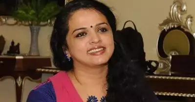 പാടാന്‍ വന്ന് അഭിനയിച്ചു, ആദ്യ ചിത്രം ഷൂട്ട് ചെയ്തത് ആര്‍.ബാലകൃഷ്ണപ്പിള്ളയുടെ വീട്ടില്‍; വിന്ദുജ മേനോന്‍ പറയുന്നു