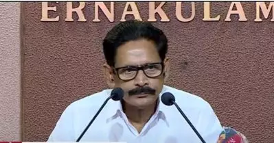 തൃപ്പൂണിത്തുറയില്‍ കെ. ബാബുവിനെതിരെ പരസ്യമായി രംഗത്തെത്തിയ എ.ബി. സാബു കോണ്‍ഗ്രസ് വിട്ട് സി.പി.ഐമ്മില്‍ ചേര്‍ന്നു