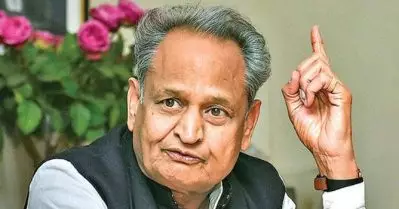 ആര്‍.എസ്.എസ് യൂണിഫോം സ്‌കൂളില്‍ വേണ്ട; സ്‌കൂള്‍ യൂണിഫോമില്‍ നിന്ന് കാവി ഒഴിവാക്കാന്‍ ഗെലോട്ട് സര്‍ക്കാര്‍