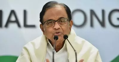 ഞായറാഴ്ച പൂഴ്ത്തിവെപ്പ്, തിങ്കളാഴ്ച മാസ് വാക്‌സിനേഷന്‍, ചൊവ്വാഴ്ച മുടന്തും; കേന്ദ്രസര്‍ക്കാരിന്റെ വാക്‌സിന്‍ നടപടികളിലെ പൊള്ളത്തരം തുറന്നുകാണിച്ച് ചിദംബരം
