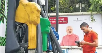 പതിവ് തെറ്റിയില്ല; ഇന്ധനവില വീണ്ടും കൂട്ടി