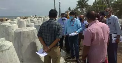 പുലിമുട്ടുകളുടെ നിര്‍മാണപുരോഗതി വിലയിരുത്തി