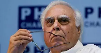 കോണ്‍ഗ്രസ് വിട്ടെന്ന് കപില്‍ സിബല്‍; സമാജ്‌വാദി പാര്‍ട്ടിയില്‍ നിന്ന് രാജ്യസഭയിലേക്ക് നാമനിര്‍ദേശ പത്രിക സമര്‍പ്പിച്ചു