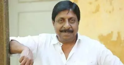 ‘കണ്ടുനിന്ന ഞങ്ങളൊക്കെ പണിപ്പെട്ട് ചിരി ഒതുക്കി നിന്നു, നടി പോലും ചിരിക്കാതിരിക്കാന്‍ ബുദ്ധിമുട്ടി’; ഷൂട്ടിങ്ങില്‍ ശ്രീനിവാസന്‍ ചിരിപ്പിച്ച കഥ