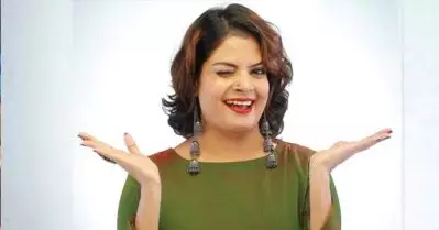 ‘തവള അമ്മച്ചി’ എന്ന് ഫോട്ടോയ്ക്ക് താഴെ അധിക്ഷേപ കമന്റ്; വായടിപ്പിക്കുന്ന മറുപടി നല്‍കി സുബി സുരേഷ്