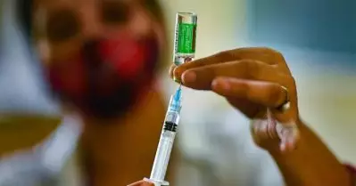 ആരോഗ്യപ്രവര്‍ത്തകരും രാഷ്ട്രീയക്കാരും രഹസ്യമായി മൂന്നാം ഡോസ് വാക്‌സിന്‍ സ്വീകരിക്കുന്നതായി റിപ്പോര്‍ട്ട്