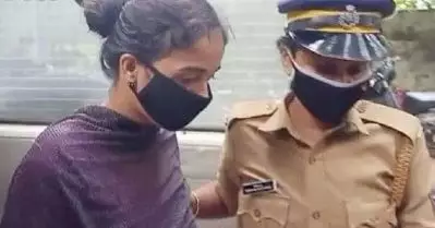 അനന്തുവെന്ന പേരില്‍ ചാറ്റ് ചെയ്തത് ആര്യയും ഗ്രീഷ്മയുമാണെന്ന് രേഷ്മയെ അറിയിച്ച് പൊലീസ്