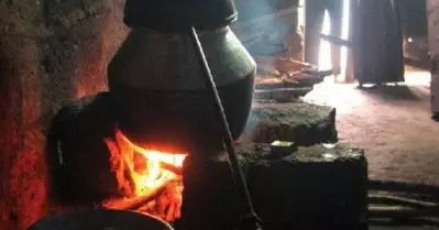 ചാരായം വാറ്റുന്നതിനിടെ ആര്‍.എസ്.എസ്. നേതാവ് പൊലീസ് പിടിയില്‍