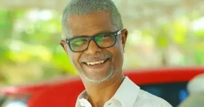 കയ്യിലുള്ളത് ഒരു സാധാരണ ഫോണാണ്, സ്മാര്‍ട്ട് ഫോണ്‍ വാങ്ങാത്തതിന് കാരണമുണ്ട്; ഇന്ദ്രന്‍സ് പറയുന്നു