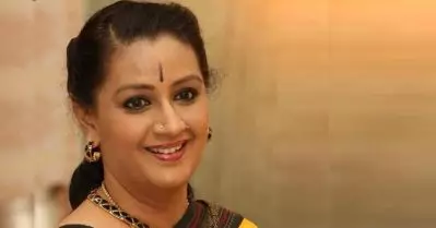 സിനിമയില്‍ നിന്ന് പോയാല്‍ സ്ഥിരവരുമാനത്തിന് വേറെ മാര്‍ഗ്ഗം നോക്കണം എന്നുമാത്രമാണ് അമ്മ പറഞ്ഞത്; മേനക