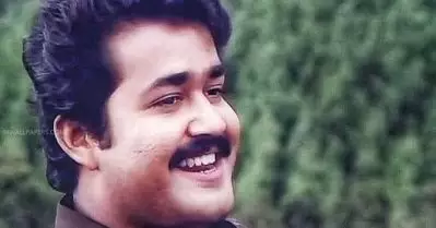 മുപ്പത്തഞ്ച് വര്‍ഷങ്ങള്‍ക്ക് മുമ്പ് സ്റ്റേജ് പ്രോഗ്രാമില്‍ പാട്ട് പാടുന്ന മോഹന്‍ലാല്‍; വൈറലായി വീഡിയോ