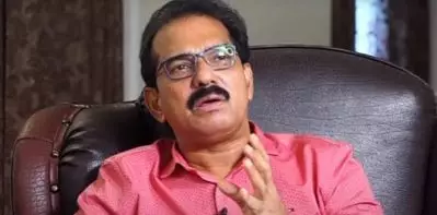 വിദേശത്തേക്ക് പോകുന്നവരേയും നാട്ടില്‍ ജോലി ചെയ്യുന്നവരേയും ഒരുപോലെ കാണണം; വാക്‌സിന്‍ ഇടവേളയില്‍ ഇളവുതേടി കിറ്റക്‌സ് സുപ്രിംകോടതിയില്‍