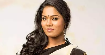 തടികുറയ്ക്കാന്‍ ജിമ്മില്‍ പോയി, ഒരുമാസം കൊണ്ട് ഇന്‍സ്ട്രക്റ്ററുമായി കല്ല്യാണം തീരുമാനിച്ചു; സയനോര പറയുന്നു
