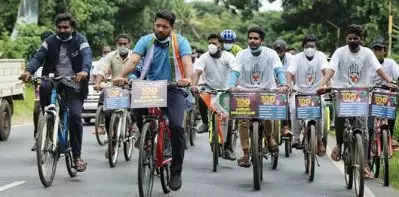 ‘ഞാനപ്പഴേ പറഞ്ഞതാ പദയാത്ര മതിയെന്ന്’; ഇന്ധന വില വര്‍ധനക്കെതിരെയുള്ള സൈക്കിള്‍ യാത്രയില്‍ ഷാഫി പറമ്പിലിന് പറ്റിയ അബദ്ധം, വീഡിയോ