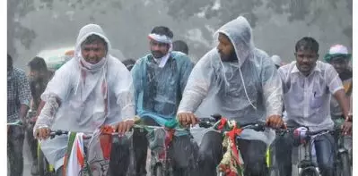 ഇന്ധനവില വര്‍ധനവില്‍ പ്രതിഷേധിച്ച് യൂത്ത് കോണ്‍ഗ്രസിന്റെ 100 കിലോമീറ്റര്‍ സൈക്കിള്‍ യാത്ര; ദേശീയ അധ്യക്ഷന്‍ ബി.വി. ശ്രീനിവാസ് ഉദ്ഘാടനം ചെയ്തു