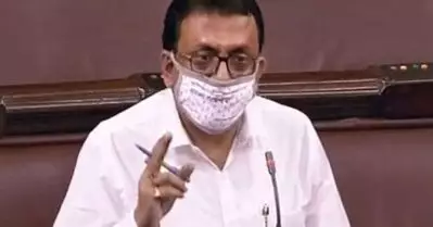 കേന്ദ്രമന്ത്രിയുടെ പ്രസ്താവന വലിച്ചുകീറിയ തൃണമൂല്‍ എം.പിക്ക് സസ്‌പെന്‍ഷന്‍