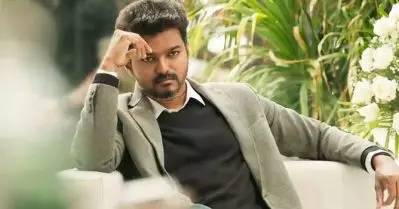 തന്റെ പേര് ഉപയോഗിച്ച് യോഗം ചേരുന്നതും പാര്‍ട്ടി രൂപീകരിക്കുന്നതും തടയണം; അച്ഛനടക്കമുള്ളവര്‍ക്കെതിരെ ഹൈക്കോടതിയെ സമീപിച്ച് വിജയ്