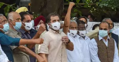 പാര്‍ലമെന്റിനകത്ത് പുറത്തുനിന്നുള്ള ആളുകള്‍ എത്തി എം.പിമാരെ തല്ലിയെന്ന് പ്രതിപക്ഷം
