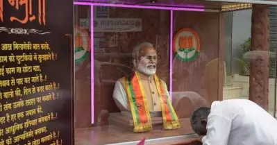 മോദിയുടെ പേരില്‍ അമ്പലം; വിവാദം താങ്ങാതെ വന്നപ്പോള്‍ ‘മോദി വിഗ്രഹ’വും മാറ്റി തടിതപ്പി ബി.ജെ.പി പ്രവര്‍ത്തകന്‍