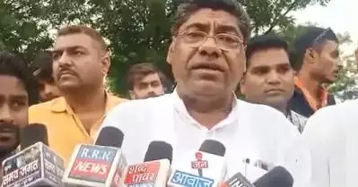 അമ്പത് രൂപയ്ക്ക് പെട്രോള്‍ അടിക്കണമെങ്കില്‍ താലിബാനിലേക്ക് വിട്ടോ; ഇന്ധന വിലയെക്കുറിച്ച് ചോദിച്ച മാധ്യമപ്രവര്‍ത്തകനോട് പൊട്ടിത്തെറിച്ച് ബി.ജെ.പി നേതാവ്