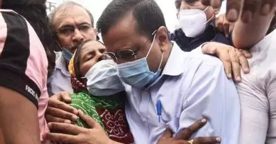 നഷ്ടം നികത്താന്‍ കഴിയില്ല, പക്ഷേ സര്‍ക്കാര്‍ അവര്‍ക്ക് 10 ലക്ഷം രൂപ നല്‍കും; കൂട്ട ബലാത്സംഗം ചെയ്യപ്പെട്ട് കൊല്ലപ്പെട്ട ദളിത് ബാലികയുടെ കുടുംബത്തിന് നഷ്ടപരിഹാരം പ്രഖ്യാപിച്ച് കെജ്‌രിവാള്‍