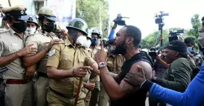 ബെംഗളുരൂവില്‍ പൊലീസ് കസ്റ്റഡിയിലിരിക്കെ ആഫ്രിക്കന്‍ സ്വദേശി മരിച്ചു; വംശീയ കൊലപാതകമാണെന്ന് ആരോപണം, പ്രതിഷേധം