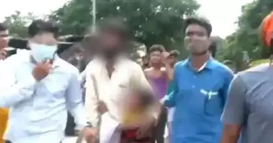 ജയ് ശ്രീറാം വിളിക്കാത്തതിന് പെണ്‍കുഞ്ഞിന്റെ മുന്നിലിട്ട് മുസ്‌ലിം യുവാവിന് ബജ്‌റംഗ്ദള്‍ പ്രവര്‍ത്തകരുടെ മര്‍ദ്ദനം