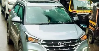ഒരു ഫ്‌ളാറ്റ് മാത്രമുള്ള കുടുംബങ്ങളെ നാലഞ്ചു കാറുകള്‍ സ്വന്തമാക്കാന്‍ അനുവദിക്കരുത്: ബോംബെ ഹൈക്കോടതി