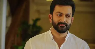 അദ്ദേഹം എന്തൊരു ഷാര്‍പ്പാണ്, ഒരു ഡയലോഗ് പോലും തെറ്റിക്കുന്നത് ഞാന്‍ കണ്ടിട്ടില്ല; ആ നടന്‍ തന്നെ ഞെട്ടിച്ചുവെന്ന് പൃഥ്വിരാജ്