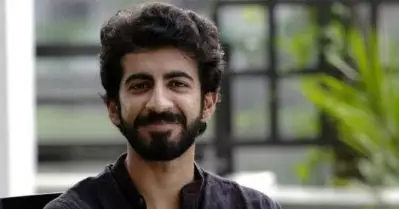 ഈ നടനും നിര്‍മാതാവും തമ്മിലുള്ള കൂട്ടുകെട്ട് പരമ്പരാഗത രീതികളെ പിന്തുടരില്ലെന്നുറപ്പുണ്ട്; അതാണ് ആ സിനിമ ചെയ്യാന്‍ കാരണം: റോഷന്‍ മാത്യു